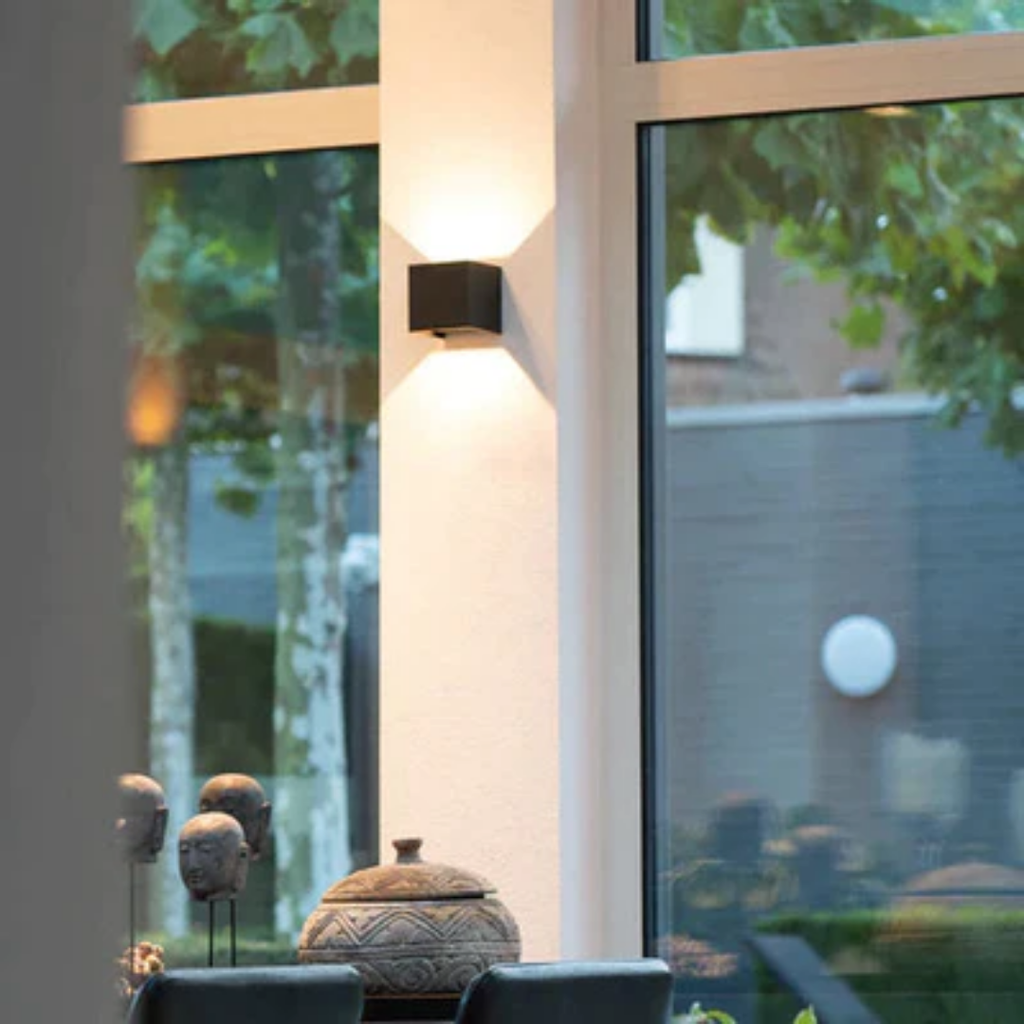 SolaraEdge Wall Lamp