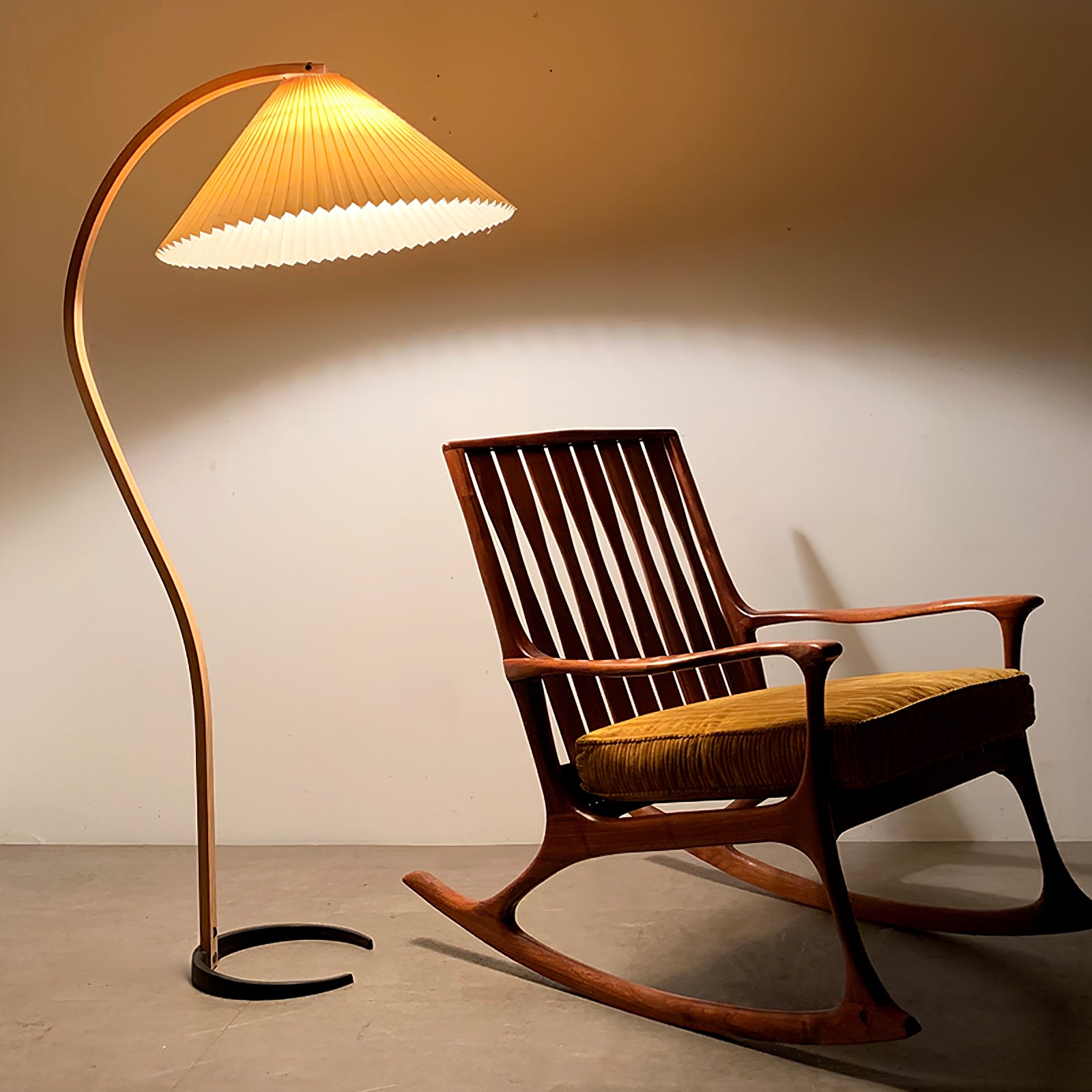 LumaArc Floor Lamp