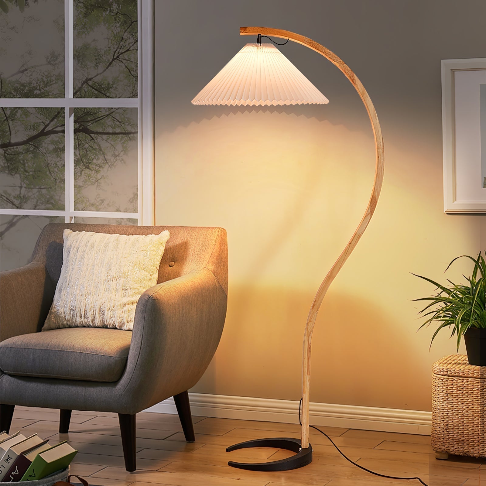 LumaArc Floor Lamp