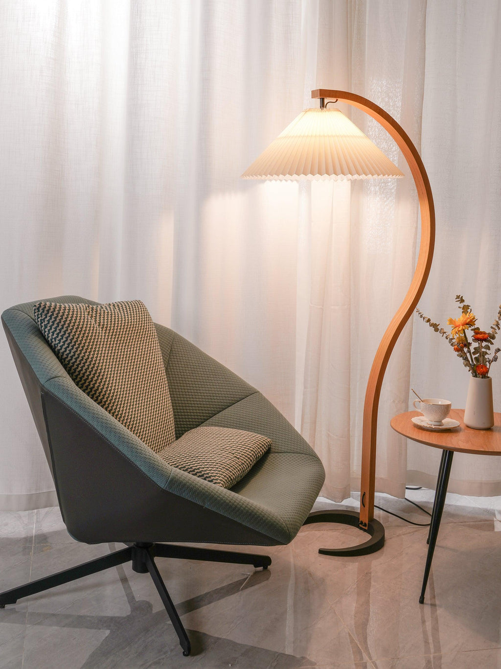 LumaArc Floor Lamp