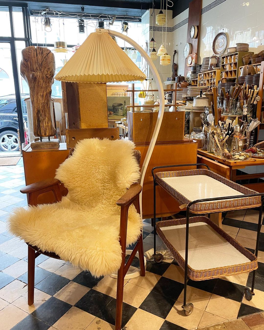 LumaArc Floor Lamp