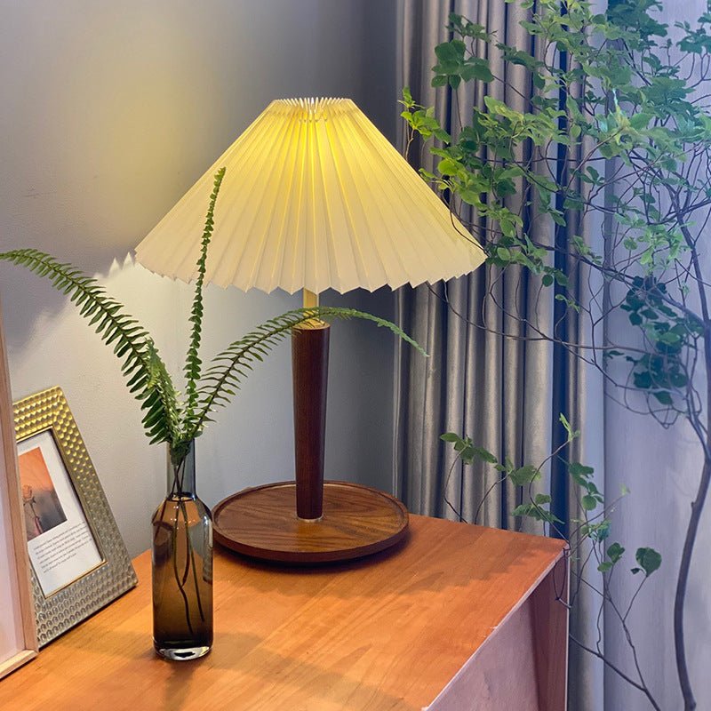 SolaraRetro Table Lamp
