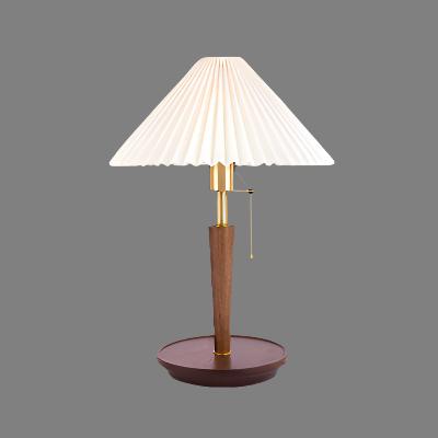 SolaraRetro Table Lamp