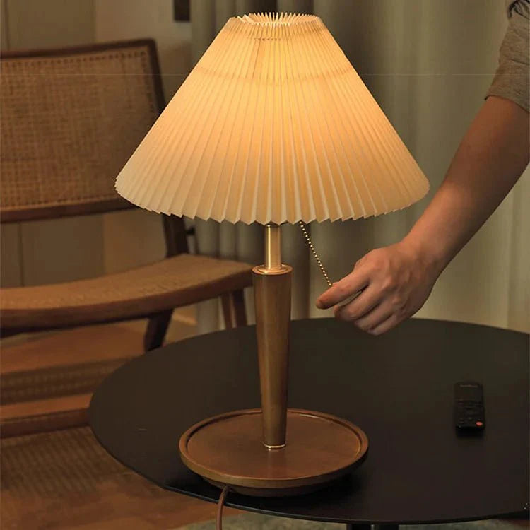 SolaraRetro Table Lamp