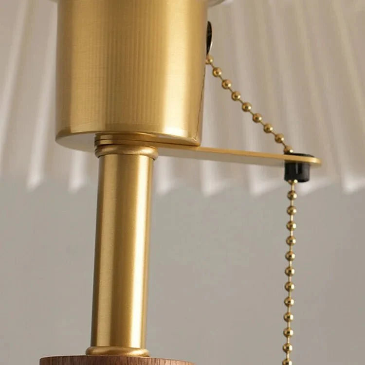 SolaraRetro Table Lamp